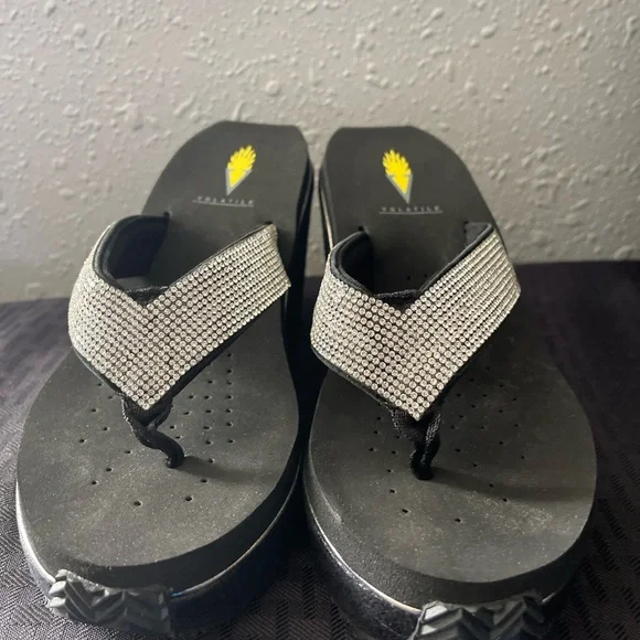 Volatile Elegant Black and White Wedge Sandals Never Worn - Picture 2 of 4